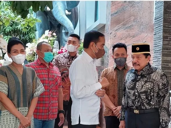 Jokowi Jenguk Hendropriyono, Diaz: Terimakasih Atas Perhatiannya, Pak ...