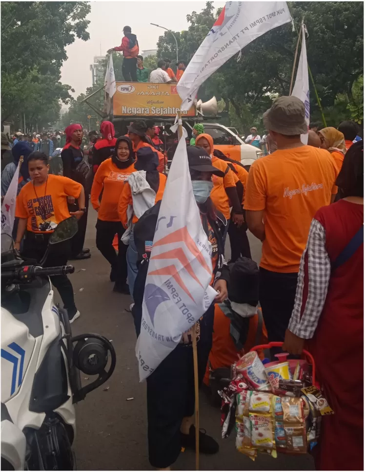 Demo Buruh Di Depan Balai Kota DKI, Lalin Di Medan Merdeka Selatan ...