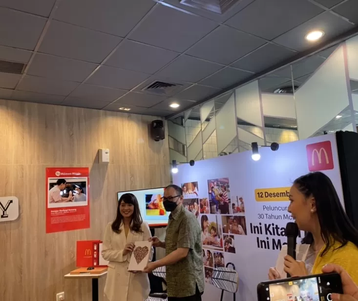 30 Tahun McDonald’s Luncurkan Buku Berisi 101 Cerita Momen Berkesan ...