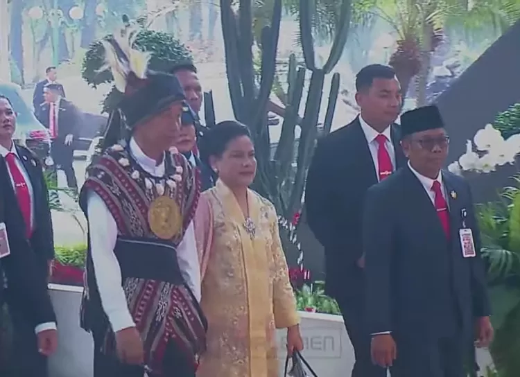 Hadiri Sidang Tahunan MPR RI, Jokowi Kenakan Pakaian Adat Tanimbar Dari ...