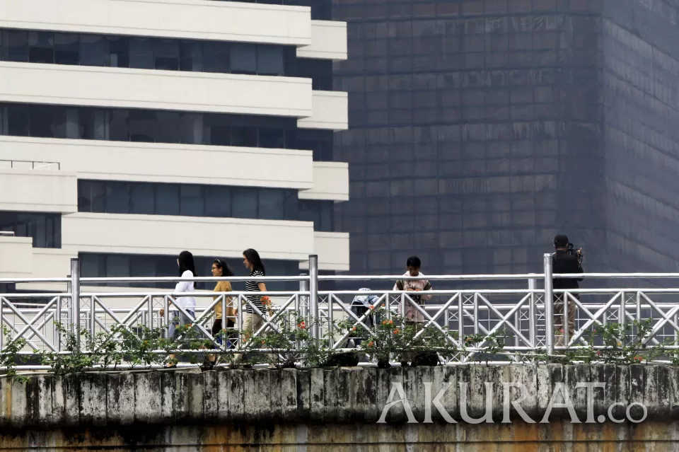 Atap JPO Sudirman Dipangkas, Bina Marga: Trotoar Tanpa Kanopi, Jadi JPO ...