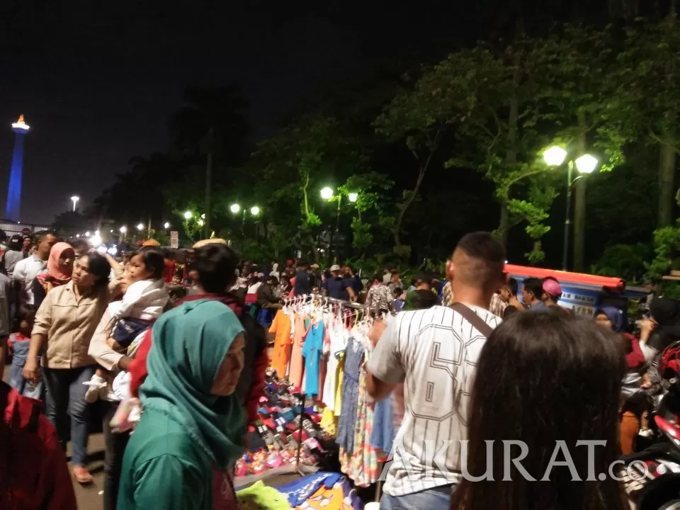 Pasar Tumpah Ganggu Masyarakat Nikmati Monas Di Malam Tahun Baru - Akurat