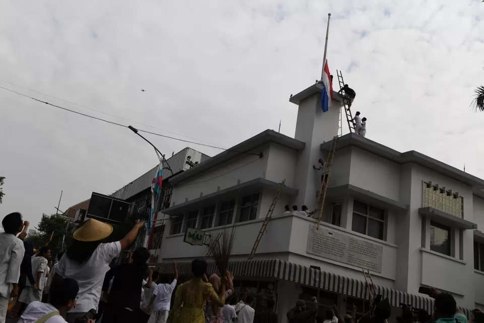 Bukti Sejarah Kemerdekaan, Terungkap Mistisnya Hotel Yamato Yang Bikin ...