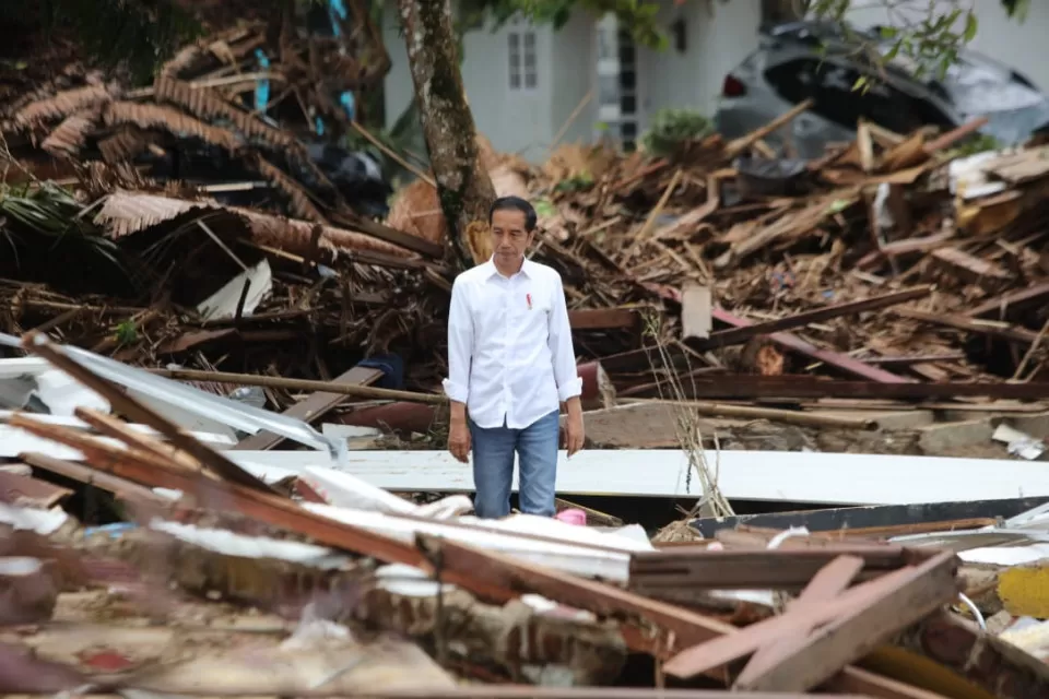 Jokowi Pantai Mutiara Carita yang Luluh lantak Diterjang Tsunami