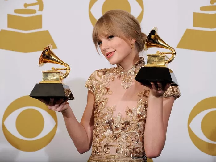 Galau Brutal! 20+ Lagu Taylor Swift Ini Siap Nemenin Kamu Saat Galau ...