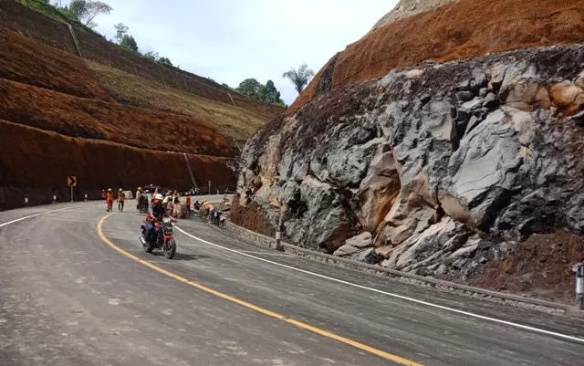 Kisah Mistis Proyek Shortcut Pemangku “kalahkan” Tujuh Pemecah Batu Bali Express 