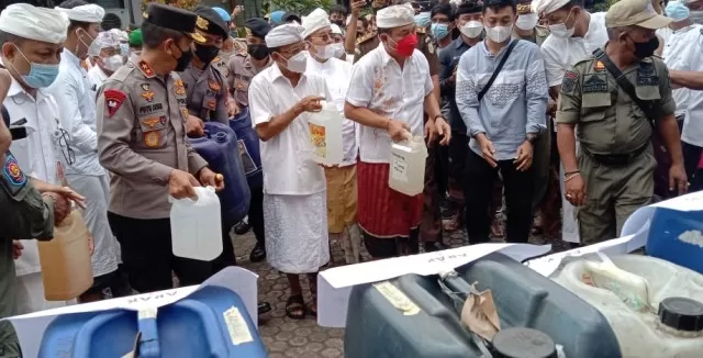 Ribuan Barang Bukti Arak Gula Dimusnahkan di Karangasem Bali Express