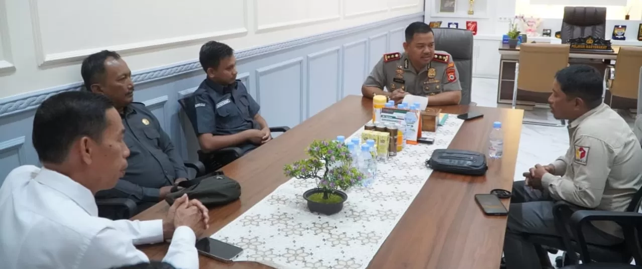 Ketfoto: Pertemuan Kapolres dan Bawaslu Bulukumba 