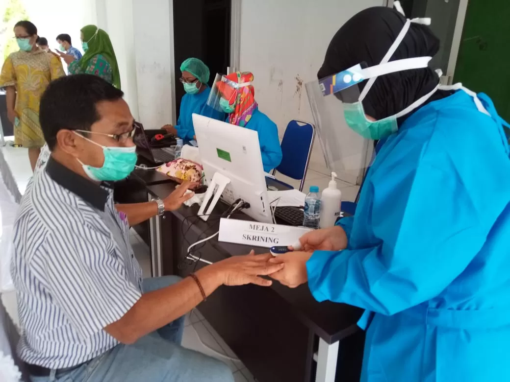 Suasana vaksinasi bagi 24 orang di Kabupaten Jayapura di RSUD Yowari, Kamis, (21/1).