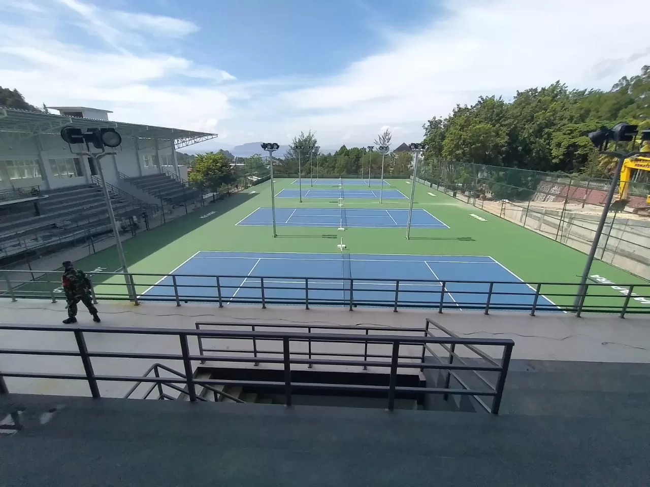 Venue Tenis Sian Sor Kota Jayapura yang beberapa bulan lalu sempat dipalang.(Erik / Cepos)