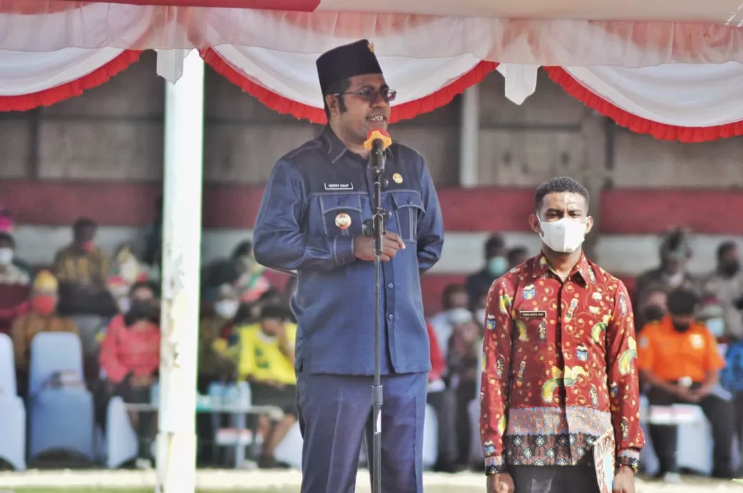 Bupati Herry Ario Naap, S.Si.,M.Pd (Fiktor/Cepos)