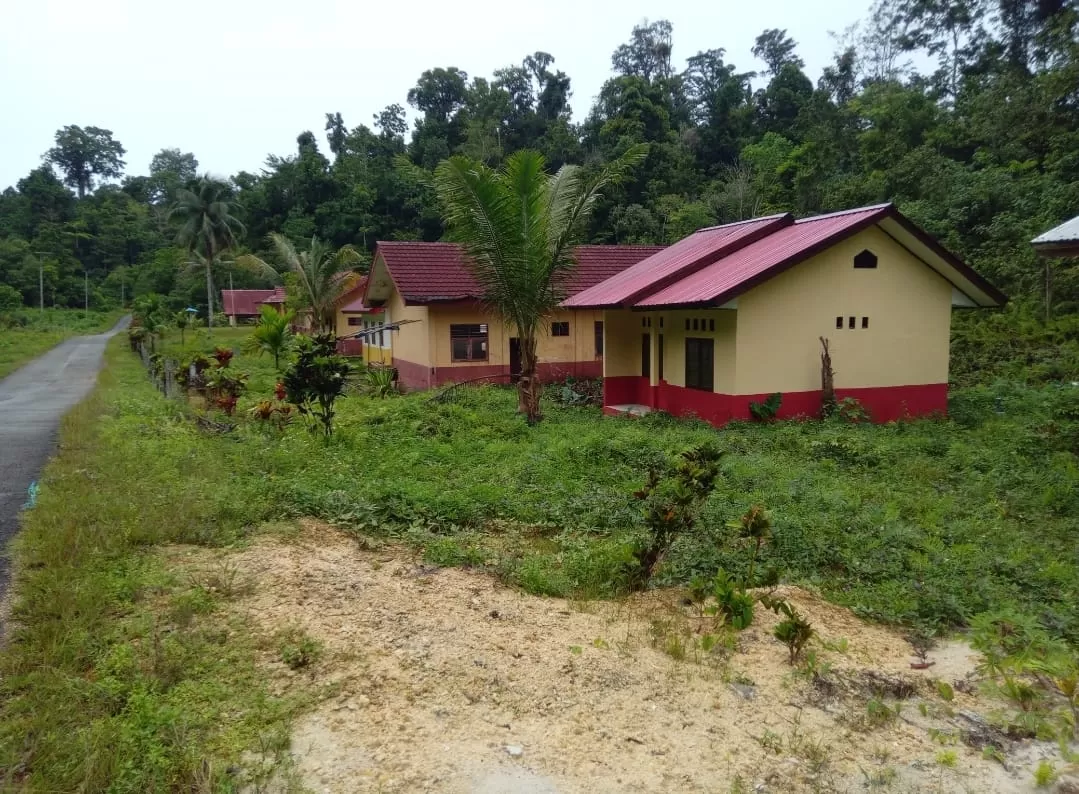 Sekolah dan Perumahan Guru SMPN 1 Bondifuar yang Kekurangan Air , Bersih, Senin (17/4)