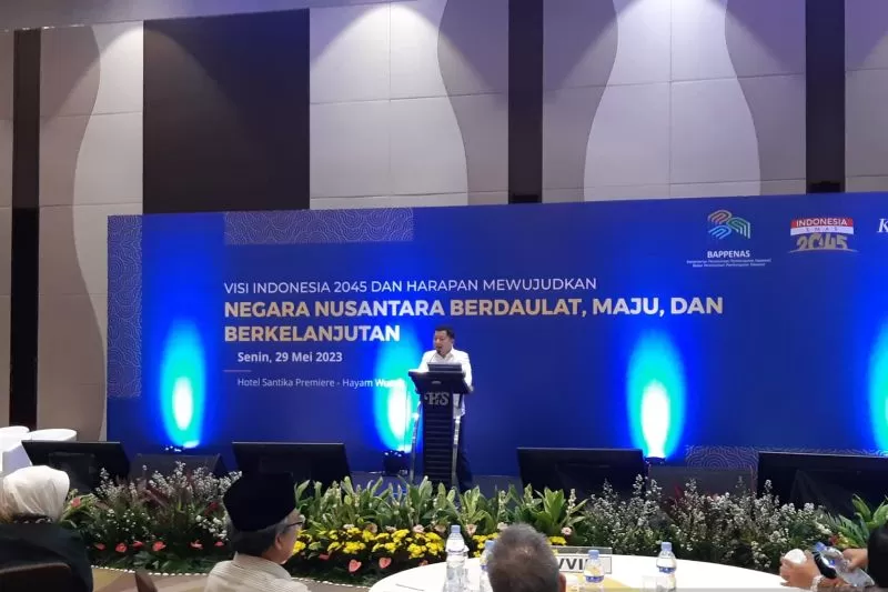 Menteri Perencanaan Pembangunan Nasional (PPN) sekaligus Kepala Badan Perencanaan Pembangunan Nasional (Bappenas) Suharso Monoarfa saat memberikan keynote speech dalam acara Focus Group Discussion dengan tema Visi Indonesia 2045 dan Harapan Mewujudkan Negara Nusantara Berdaulat, Maju, dan Berkelanjutan di Jakarta, Senin (29/5/2023). (ANTARA/Bayu Saputra)