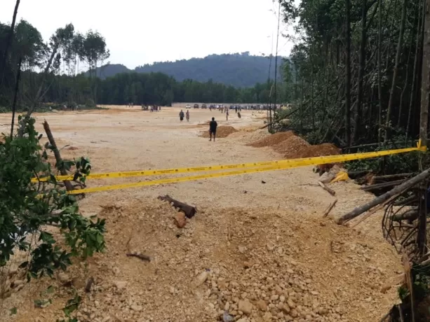 kawasan penimbunan hutan Bakau di Hamadi Jayapura yang diliput wartawan, Selasa (11/7)