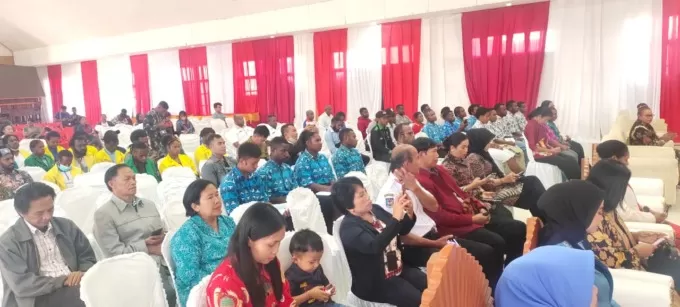 Pelaksanaan seminar dan siraman rohani dari Dinas Dukcapil dan Pemberdayaan masyarakat Kampung Provinsi Papua pegunungan. Foto: Ceposonline.com/DENNY TONJAU