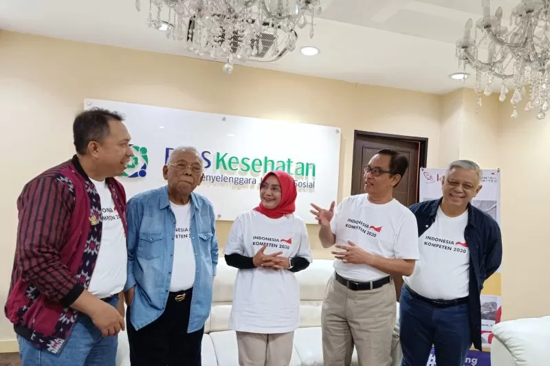 Taklimat media yang dihadiri sejumlah narasumber diantaranya Dirjen Pendidikan Vokasi Kemendikbudristek Kiki Yuliati (tengah) dan sejumlah praktisi SDM dari Gerakan Nasional Indonesia Kompeten (GNIK) di Jakarta, Sabtu (14/10/2023). (ANTARA/Indriani)
