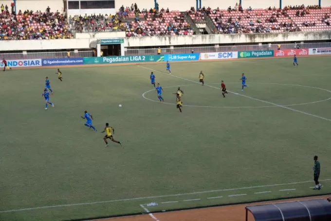Persewar vs PSBS Biak di Stadion Mandala Jayapura, Jumat (3/11/2023). (GRATIANUS SILAS/Ceposonline.com)