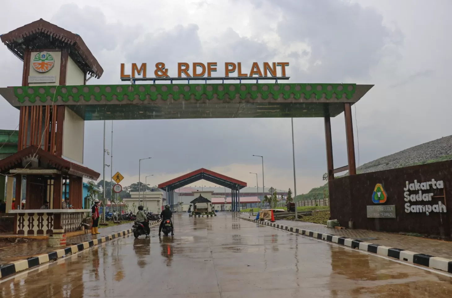 Proyek pengolahan sampah Landfill Mining (LM) dan Refuse Derived Fuel (RDF) Plant di Tempat Pengolahan Sampah Terpadu (TPST) Bantar Gebang, Bekasi/dok. Pemprov DKI