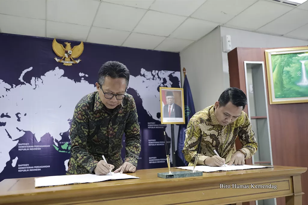 Penandatanganan Perjanjian Kerja Sama (PKS) dilakukan Plt Kepala Bappebti Didid Noordiatmoko dengan Ketua Aspakrindo Teguh Kurniawan Harmanda/Biro Humas Kemendag