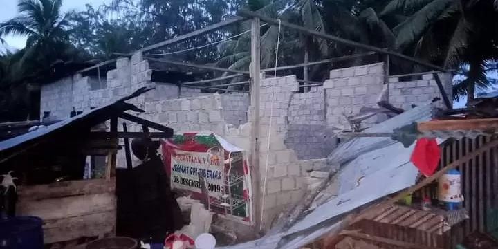 Kerusakan rumah akibat gempabumi dengan magnitudo (M)7,5 yang mengguncang wilayah Kabupaten Kepulauan Tanimbar, Provinsi Maluku, Selasa (10/1/2023).  foto: istimewa