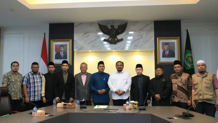 Menteri Agama Yaqut Cholil Qoumas menerima menerima Audiensi Prof. Mohd. Roslan bin Mohd Noor dari University of Malaya/Kemenag