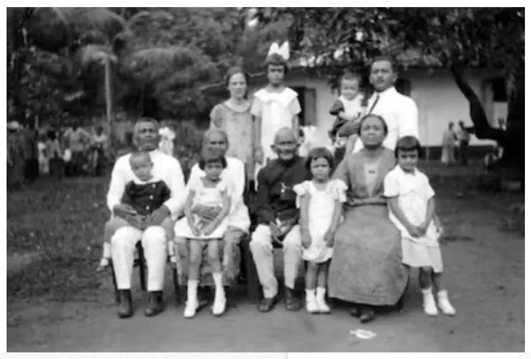 komunitas masyarakat Belanda Depok di Jawa Barat Deskripsi : Belanda Depok di Jawa Barat adalah julukan komunitas masyarakat yang pada masa dulu hidup lebih sejahtera dan menggunakan Bahasa Belanda di Depok, Jawa Barat