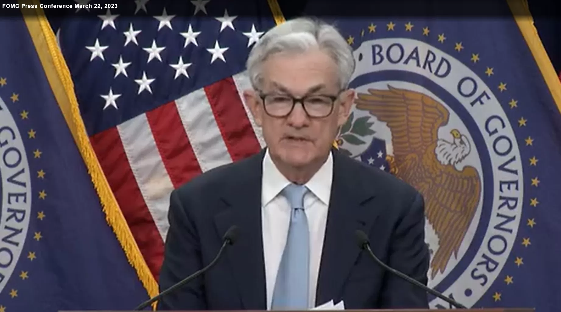 Chairperson The Fed Jerome H Powell menyampaikan hasil FOMC Meeting di Washington AS, Rabu (22/3/2023). Foto: Tangkap layar video temu pers
