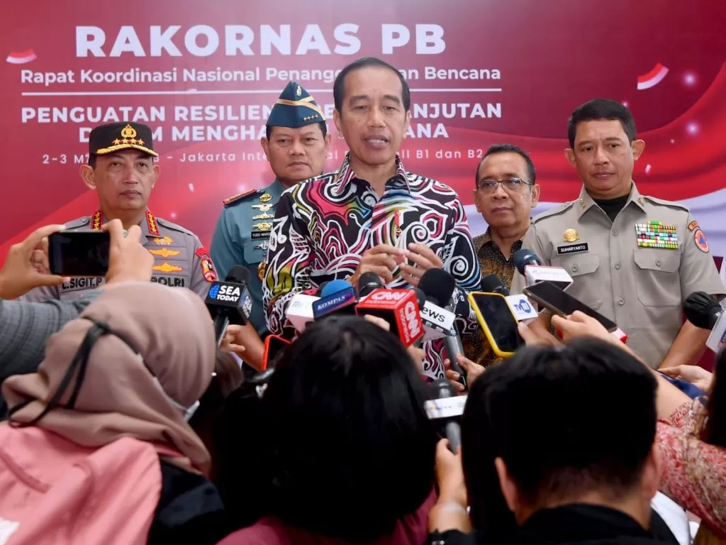 Presiden Jokowi memberikan keterangan pers tentang anggaran penanggulangan bencana yang harus disiapkan pemda, Kamis (2/3/2023), di JiExpo, Kemayoran, Jakarta. 