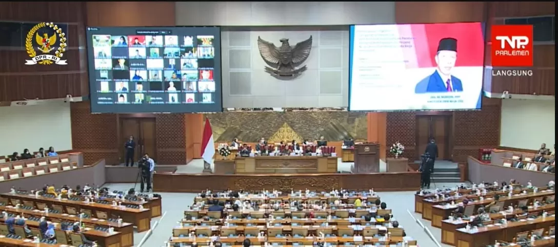 Suasana Rapat Paripurna Pengesahan Perppu Cipta Kerja menjadi UU di Gedung DPR RI Jakarta, Selasa (21/3/2023). Foto: Tangkap layar video sidang dari youtube DPR RI 