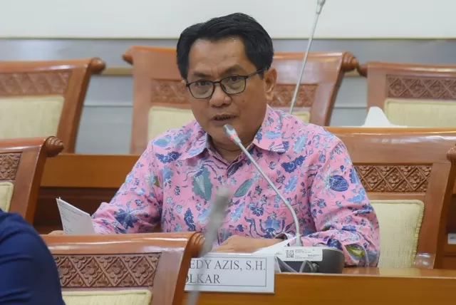 Anggota Komisi VIII DPR RI John Kenedy Azis mempertanyakan Keppres Haji 2023 yang belum terbit pada rapat dengan Menteri Agama di Gedung DPR, Jakarta, Senin (27/3/2023). foto: ist