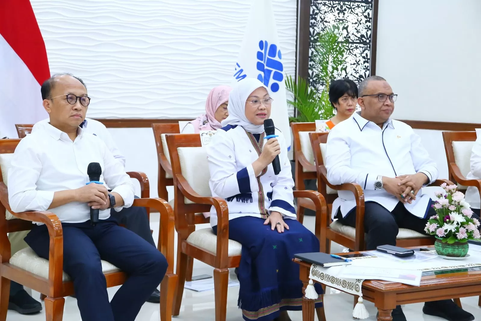 Menaker Ida Fauziyah menerbitkan Surat Edaran Nomor M/2/HK.04.00/III/2023 tentang Pelaksanaan Pemberian THR Keagamaan Tahun 2023 bagi pekerja/buruh di perusahaan. foto: ist