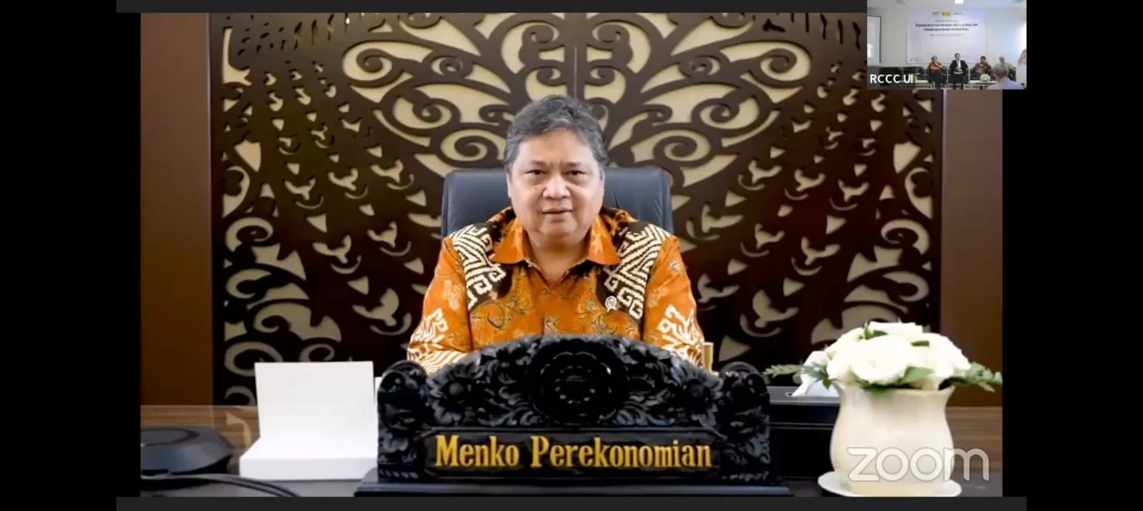 Menko Perekonomian menyampaikan keynote speech dalam seminar emisi karbon yang digelar UI secara daring, Rabu (12/4/2023). Foto: Kemenko Perekonomian
