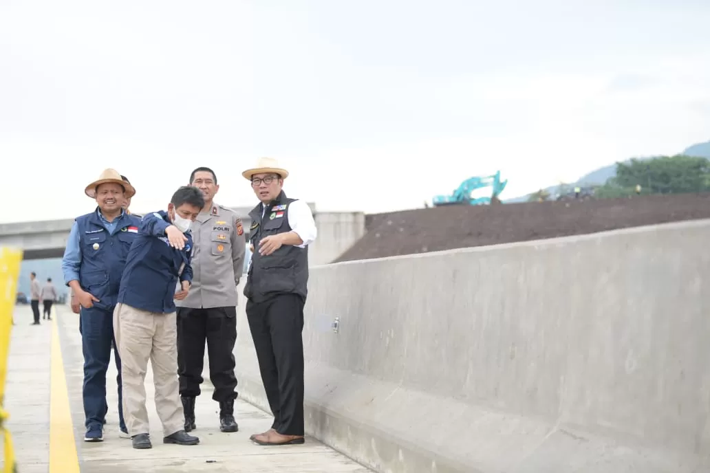 Gubernur Jawa Barat Ridwan Kamil meninjau ruas tol di wilayah Provinsi Jawa Barat/Humas Pemprov Jabar