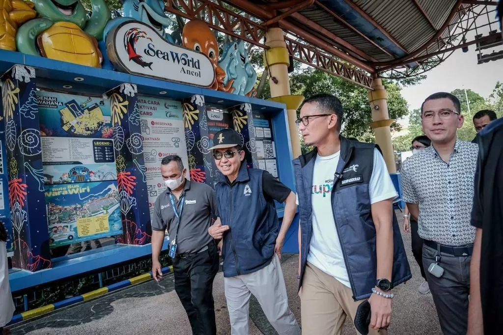 Menparekraf Sandiaga Uno meninjau kesiapan destinasi menyambut libur lebaran di Taman Impian Jaya Ancol dan Taman Mini Indonesia Indah, Jakarta, Rabu (19/4/2023). foto: ist