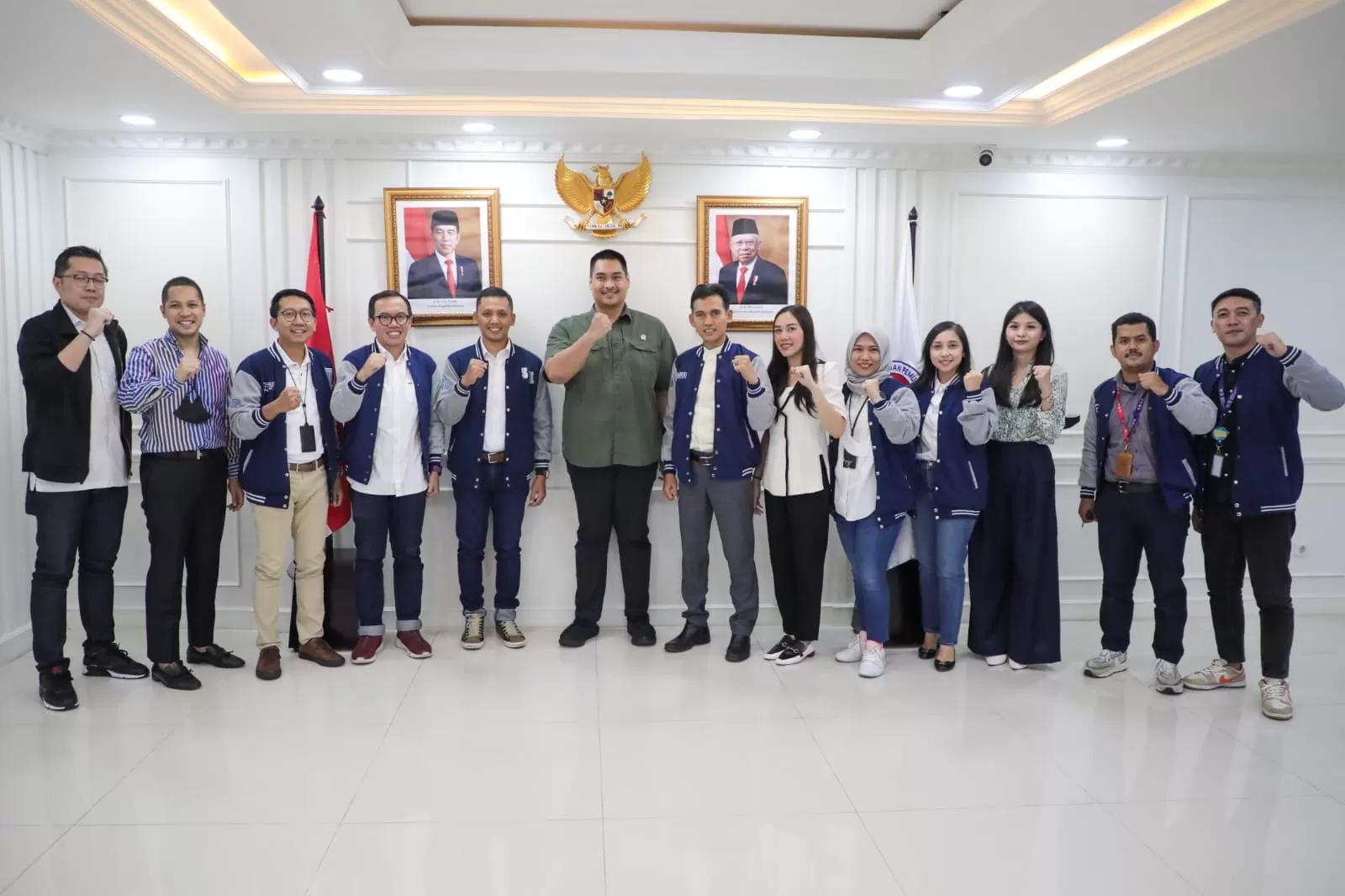 Menpora Dito Ariotedjo menerima Chief of BUMN Muda Soleh Ayubi dan jajaran, di Ruang Kerja Graha Pemuda Lantai 10 Senayan Jakarta Pusat, Rabu (3/5/2023) siang. foto: ist