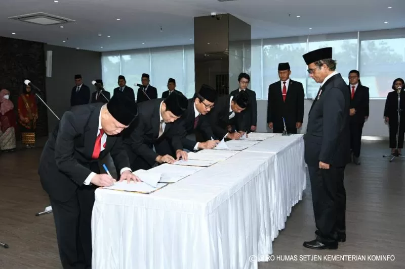 Plt Menkominfo Mahfud MD melantik empat Pejabat Pimpinan Tinggi Madya, di lingkungan Kementerian Komunikasi dan Informatika, Selasa (23/5/2023). Foto: Kemenkominfo