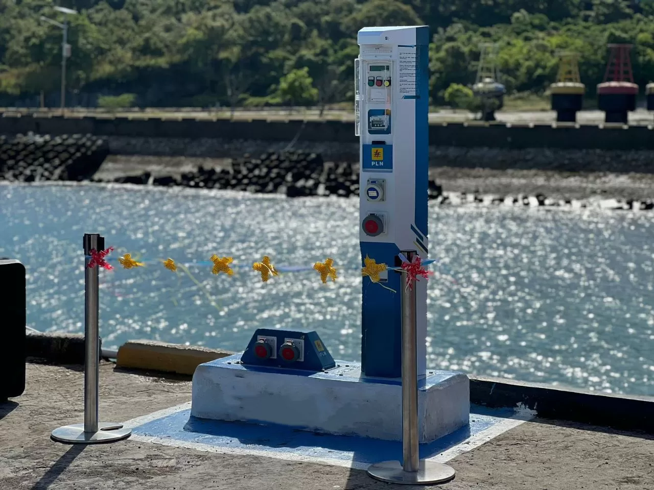 Stasiun Penyedia Listrik Kapal Sandar (SPLiKS)