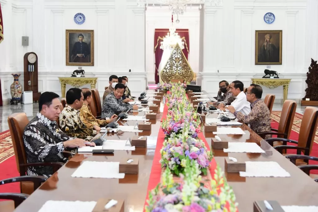 Presiden Jokowi saat menerima para pimpinan purnawirawan TNI-Polri di Istana Merdeka, Jakarta, pada hari Senin (22/5/2023). foto: ist