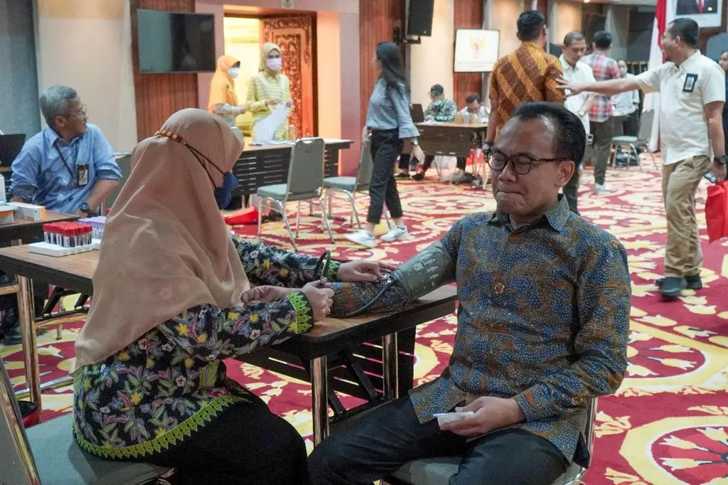 Kemenko Perekonomian Berdonor Darah