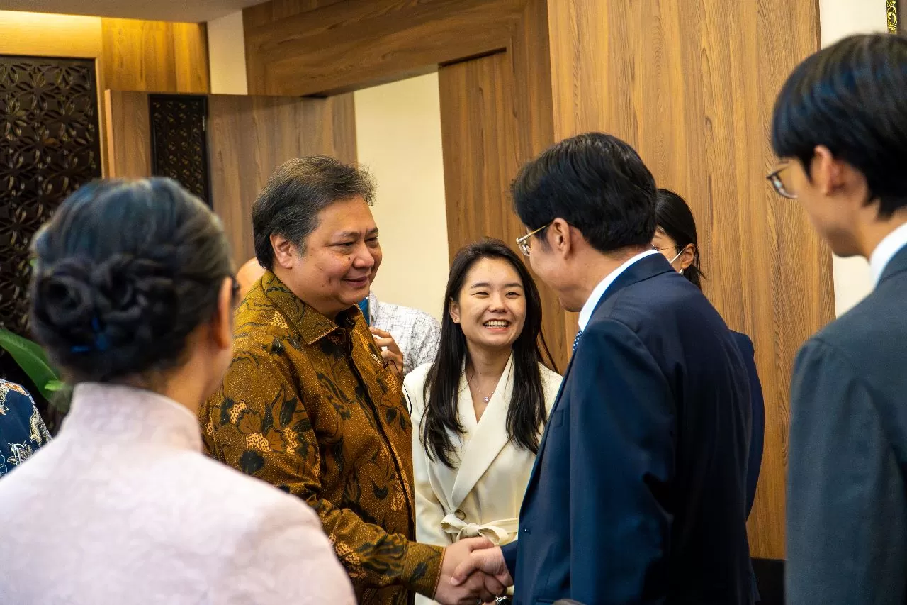 Menko Perekonomian Airlangga Hartarto dan Wakil Ketua Komite Nasional CPPCC