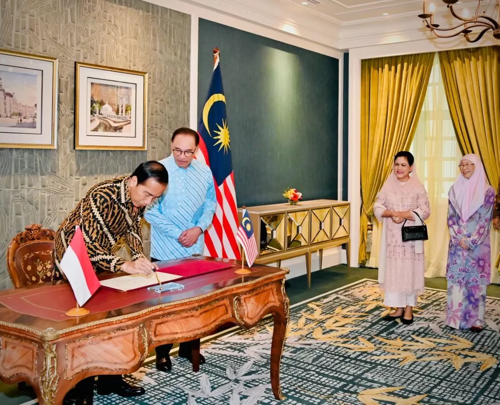 Presiden Jokowi dan Ibu Iriana disambut oleh PM Dato’ Seri Anwar Ibrahim dan Dato’ Seri Wan Azizah, Kamis (08/06/2023), di Kompleks Seri Perdana, Putrajaya, Malaysia. foto: ist