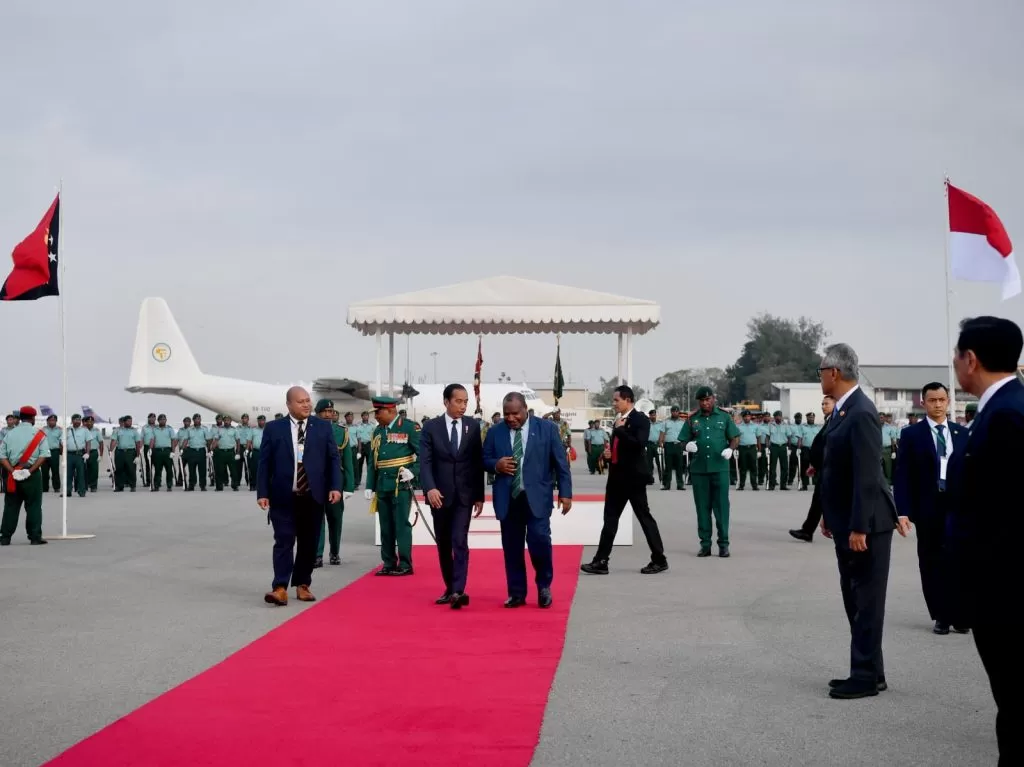 Presiden Jokowi bertolak menuju Jayapura, Papua dari Bandara Internasional Jacksons, Port Moresby, PNG, pada Rabu (5/7/2023). foto: ist