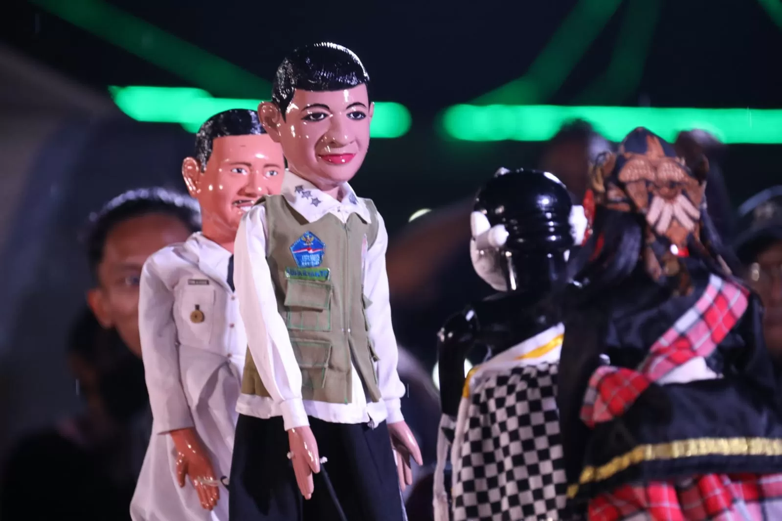 Kepala BNPB Letjen TNI Suharyanto menjadi tokoh dalam cerita di Pagelaran Budaya Sadar Bencana di Kabupaten Sumedang, Jawa Barat, Sabtu (8/7/2023). Foto: BNPB 