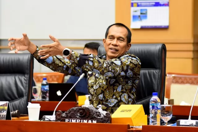Wakil Ketua Komisi I DPR Abdul Kharis Almasyhari saat memimpin Rapat Kerja Komisi I DPR RI dengan Kepala BSSN di Gedung Nusantara II, DPR RI, Senayan, Jakarta, Selasa (22/8/2023). foto: ist