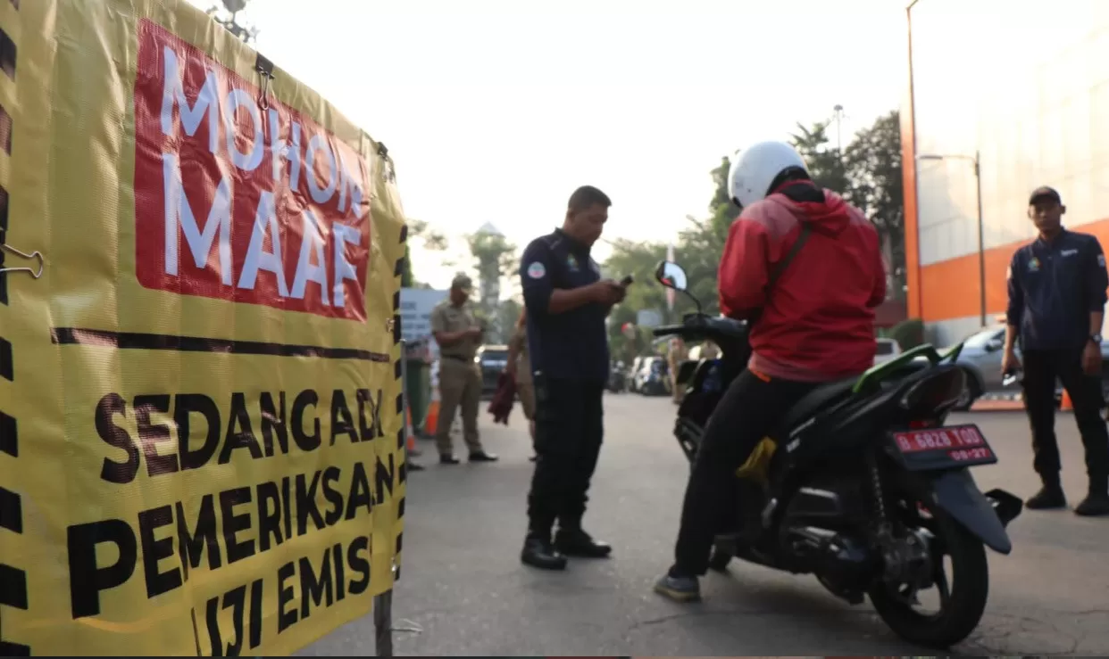 Razia uji emisi kendaraan bermotor, di Jakarta, belum lama ini. Foto: Ist