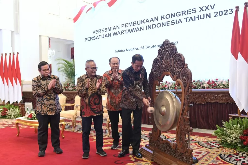 Presiden Jokowi saat membuka Kongres XXV PWI, di Istana Negara, Jakarta, Senin (25/9/2023). Presiden menekankan bahwa payung besar regulasi terkait transformasi digital harus dibuat lebih holistis. foto: ist