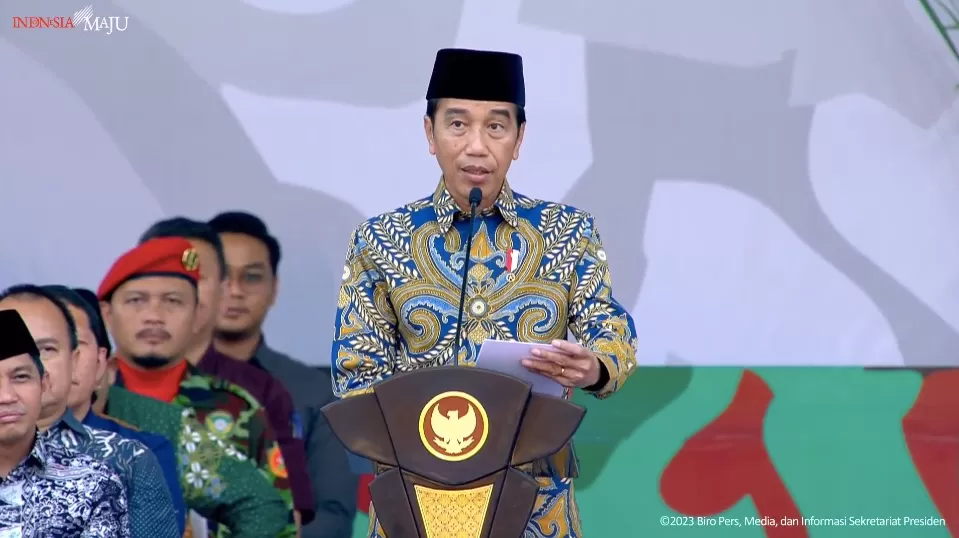 Presiden Jokowi menghadiri Apel Akbar Pasukan Komando Kesiapsiagaan Angkatan Muda Muhammadiyah, di Stadion Manahan Solo, Jawa Tengah, Rabu (20/9/2023). foto: ist