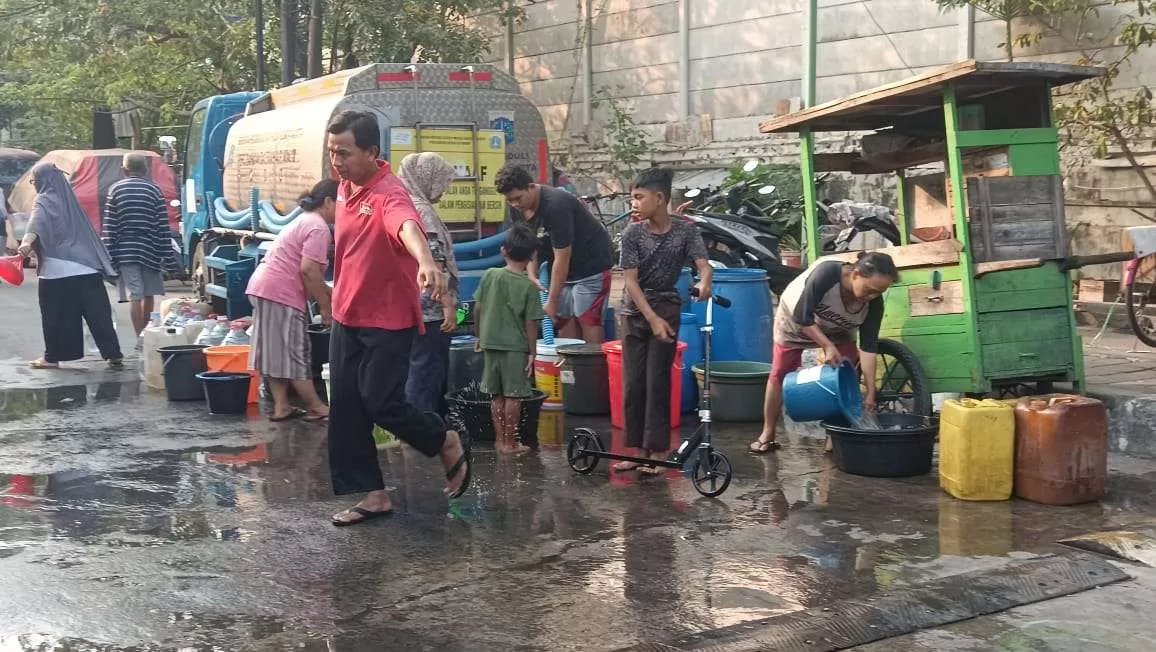 Komisi V mendorong Pemerintah untuk menyiapkan strategi jangka panjang guna mengantisipasi krisis air bersih yang tengah melanda masyarakat di Jakarta dan daerah lainnya. foto: ist