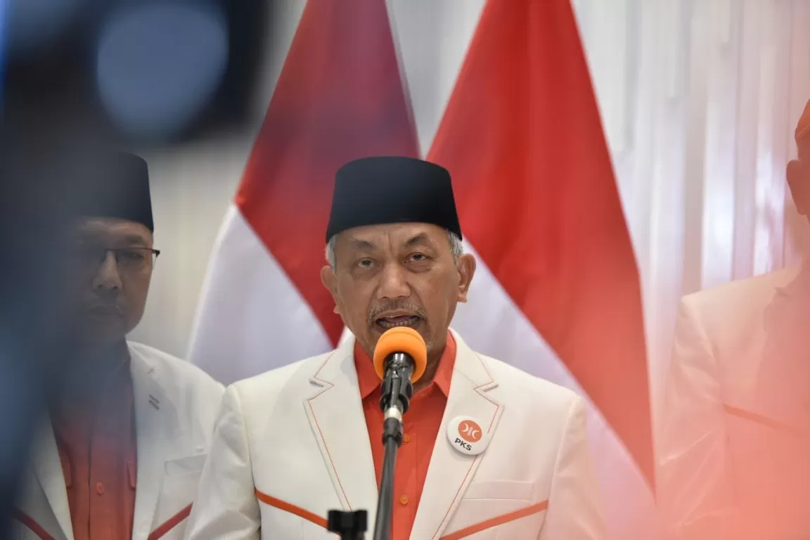 Presiden PKS Ahmad Syaikhu dalam konferensi pers menyikapi situasi terkini di Koalisi Perubahan, bertempat di Kantor DPTP PKS di Jakarta, Sabtu (2/9/2023). Foto: PKS