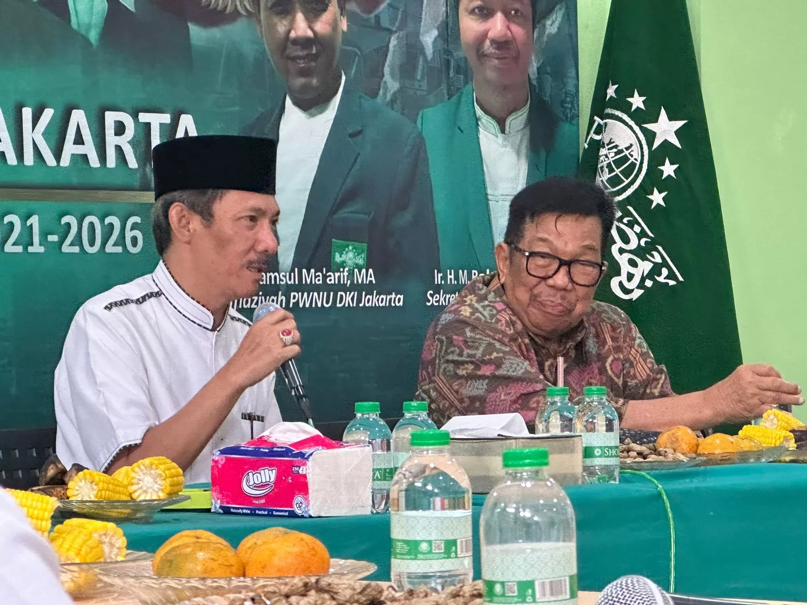 Politisi Senior Golkar, Aksa Mahmud (Kanan)